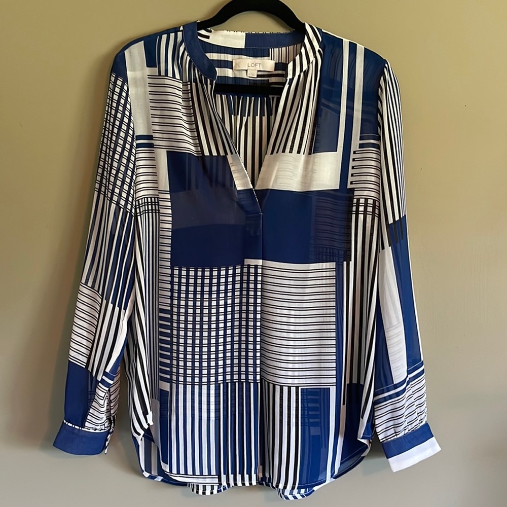 LOFT | Sheer Flowy Geometric Blouse | Blue, White, Black | size M